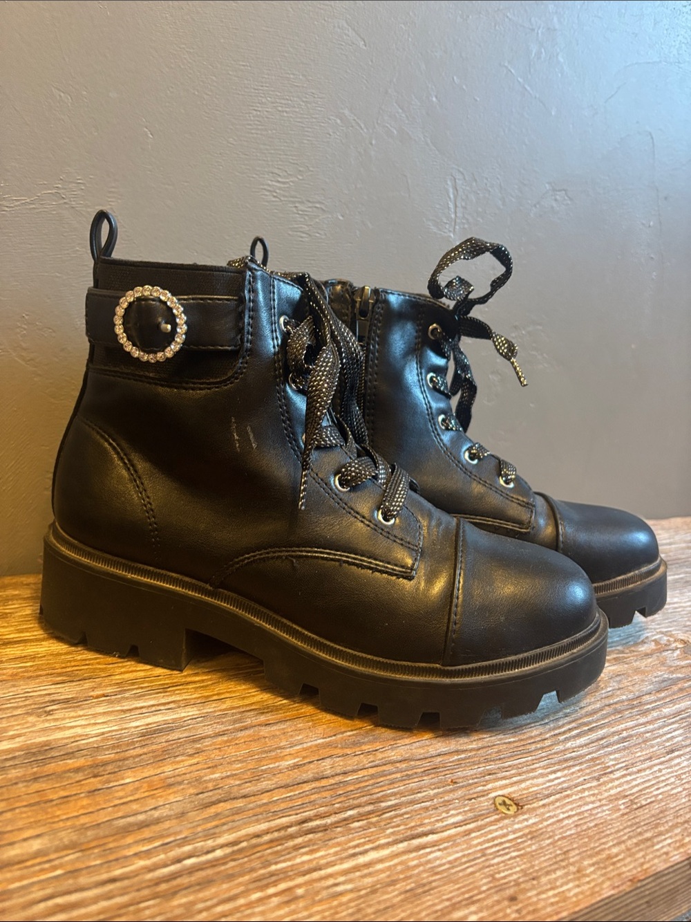 Girls boots size 4